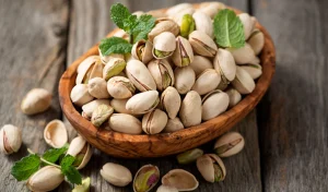 Pistachios nourish the skin