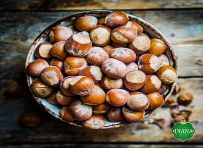 The purchase price of hazelnuts roasted or raw + properties, disadvantages and advantages